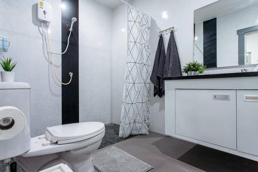 P4 Silom Large 2Beds Full Kitchen Wifi 4-6Pax Apartment Банкок Екстериор снимка